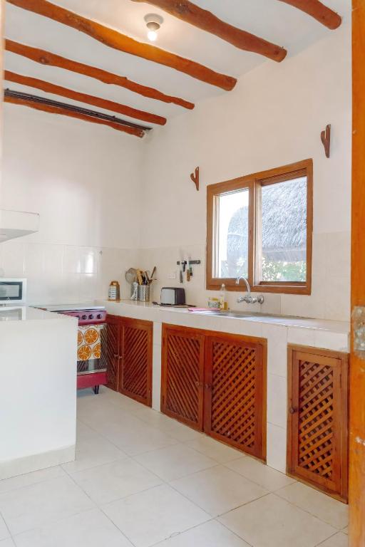 Kuchyň nebo kuchyňský kout v ubytování Baobab Village