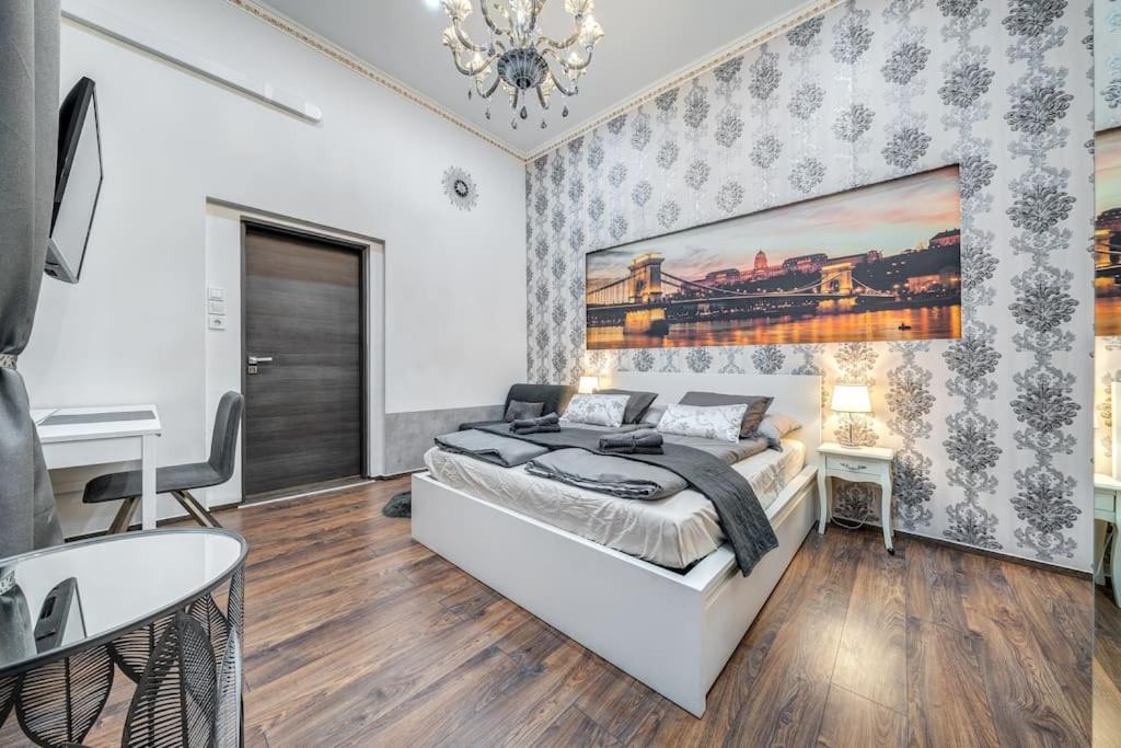 Fashion Street Central Apartment 1051 Budapest, Vörösmarty tér 3 kép - 1