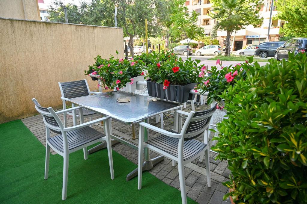 Zahrada ubytování Hotel Vila Emes