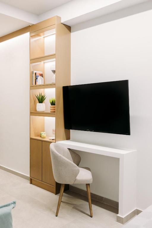 TV a/nebo společenská místnost v ubytování DEMs central stay Volos with private parking