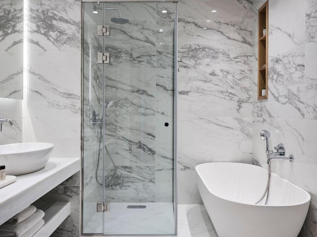 AVA Hotel & Residences Athens Riviera - Resim 3