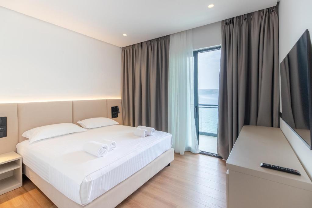 Postel nebo postele na pokoji v ubytování Morina Beach Hotel