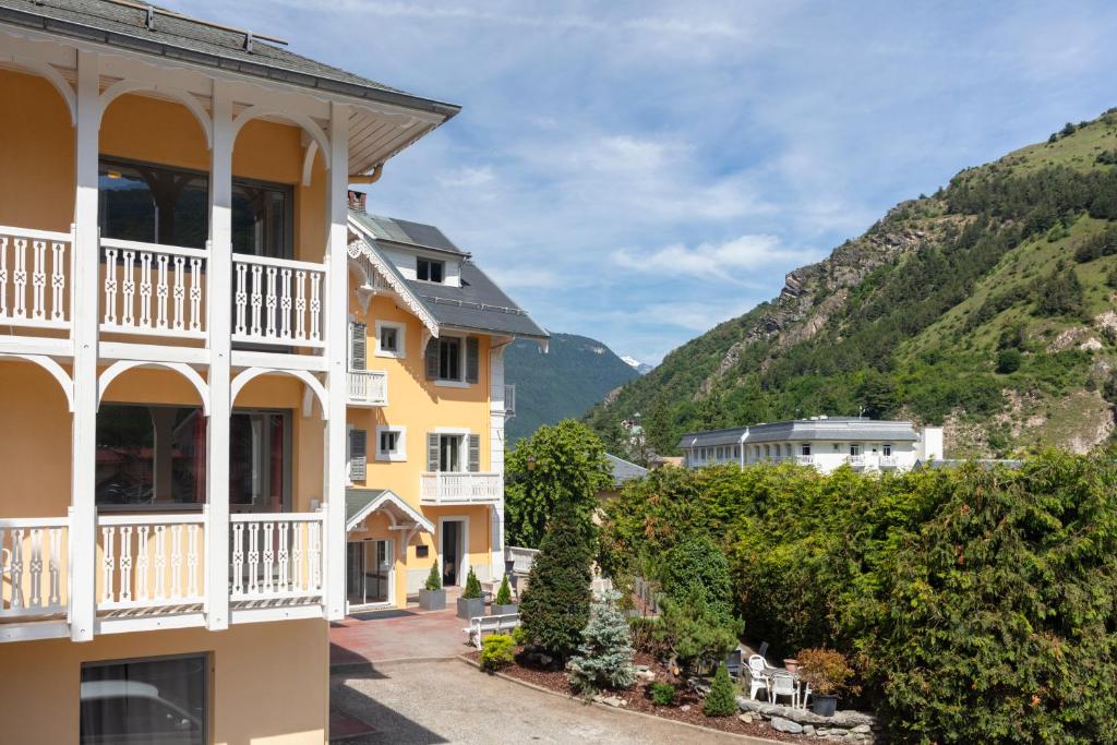 Nespecifikovaný výhled na hory nebo výhled na hory při pohledu z hotelu