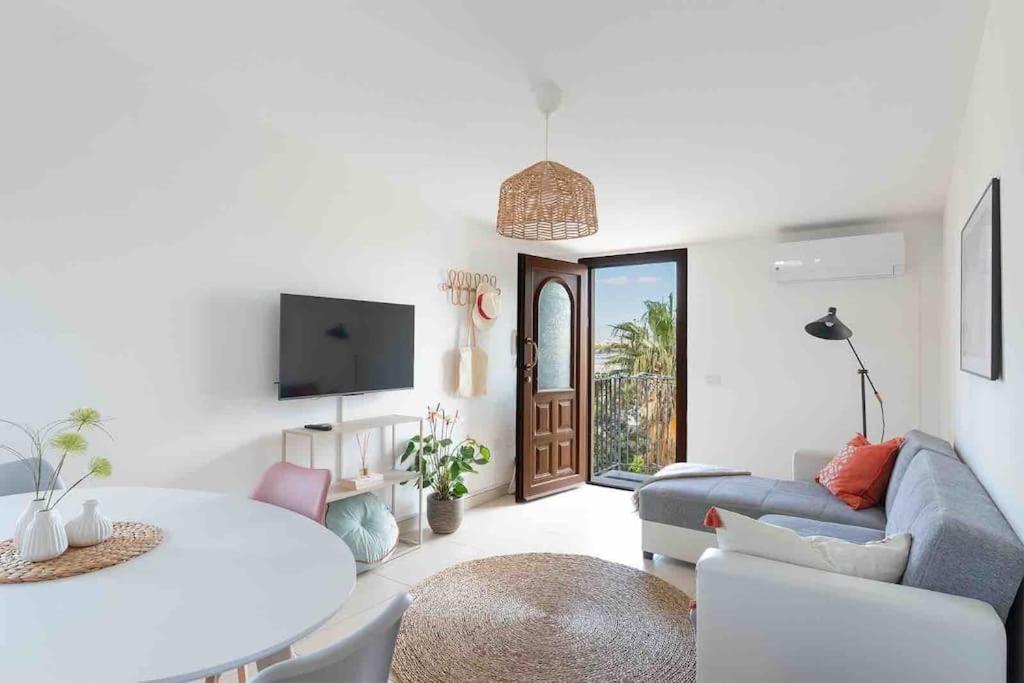 Et tv og/eller underholdning på Surf Escape Poetto