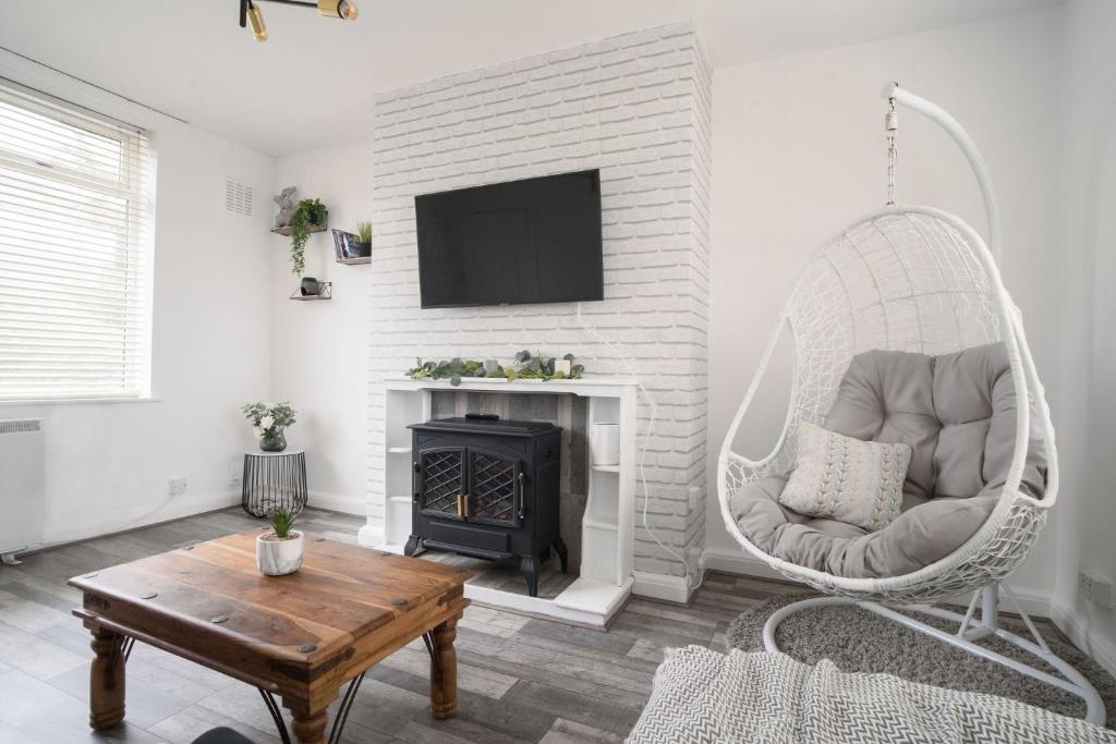 Gallery image of Charming Semi with KingBed and Cozy Interiors in Blackburn