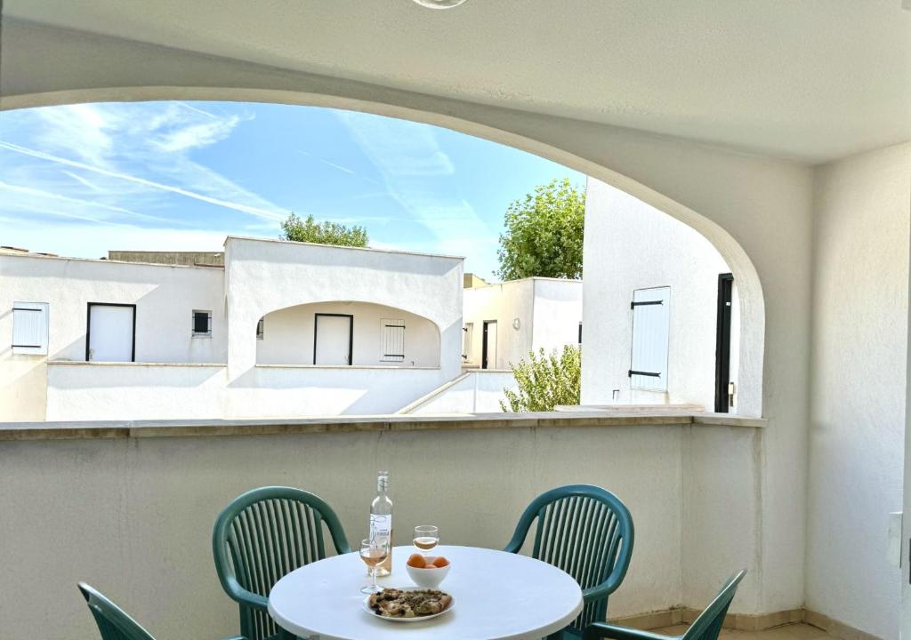 A balcony or terrace at Beach Cannes Bungalows