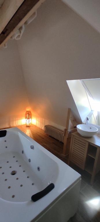 Ty Madelez, Chambres de charme, Gîtes et Spa - Chambre Queen Avec Salle De Bain Spa