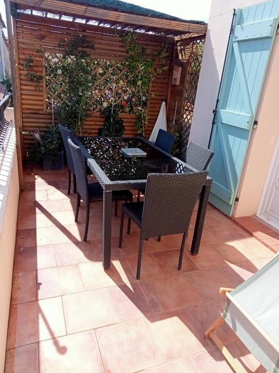 Balkón nebo terasa v ubytování HAUTS DE SAINT PIERRE maison de ville 3 chambres, belle terrasse