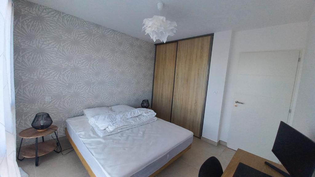 Postel nebo postele na pokoji v ubytování Voiles Blanches grand T3