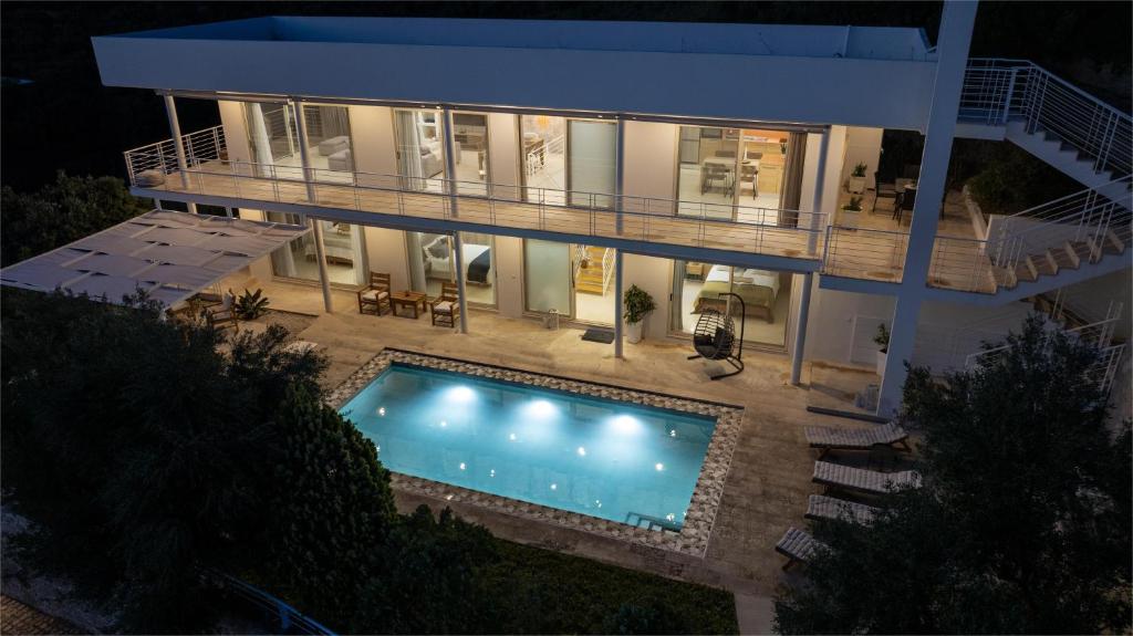 Swimmingpoolen hos eller tæt på Freya's Royal Estate, Kissamos