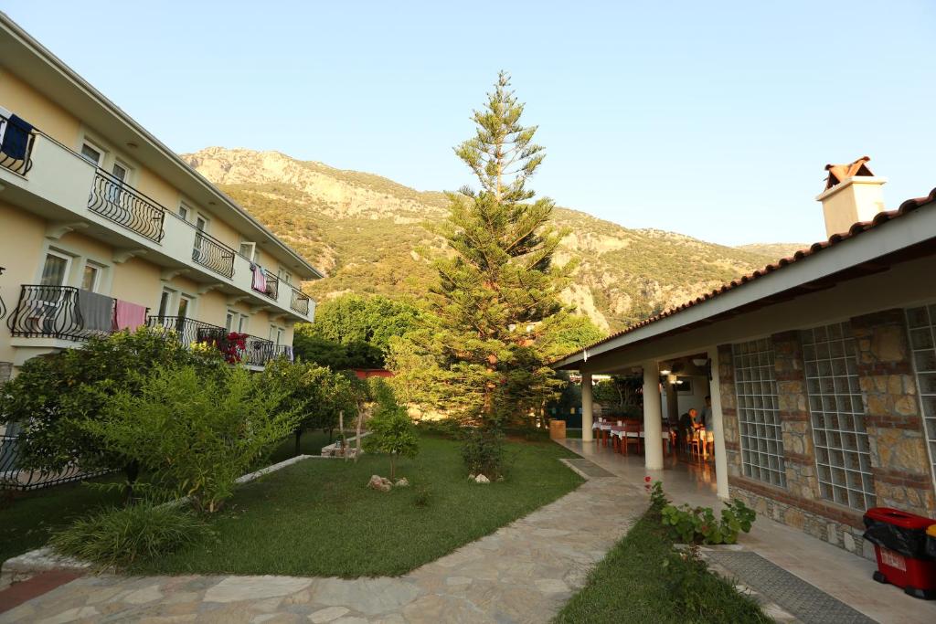 Nespecifikovaný výhled na hory nebo výhled na hory při pohledu z hotelu