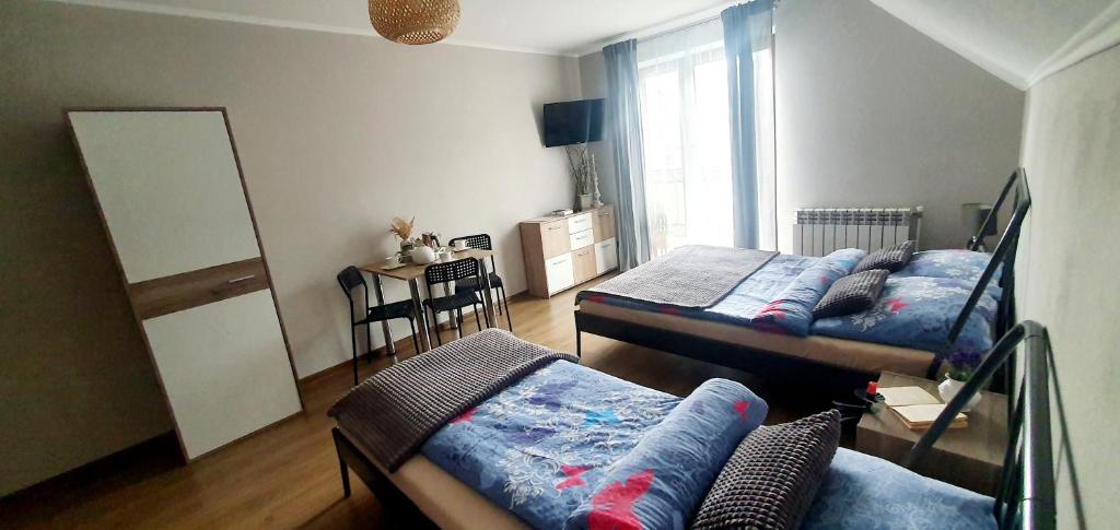 a room with two beds and a mirror in it at Noclegi Szczawnica in Szczawnica