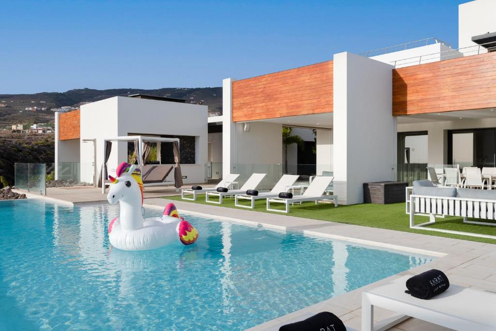 Bazén v ubytovaní KARAT Villa Playa Paraiso alebo v jeho blízkosti