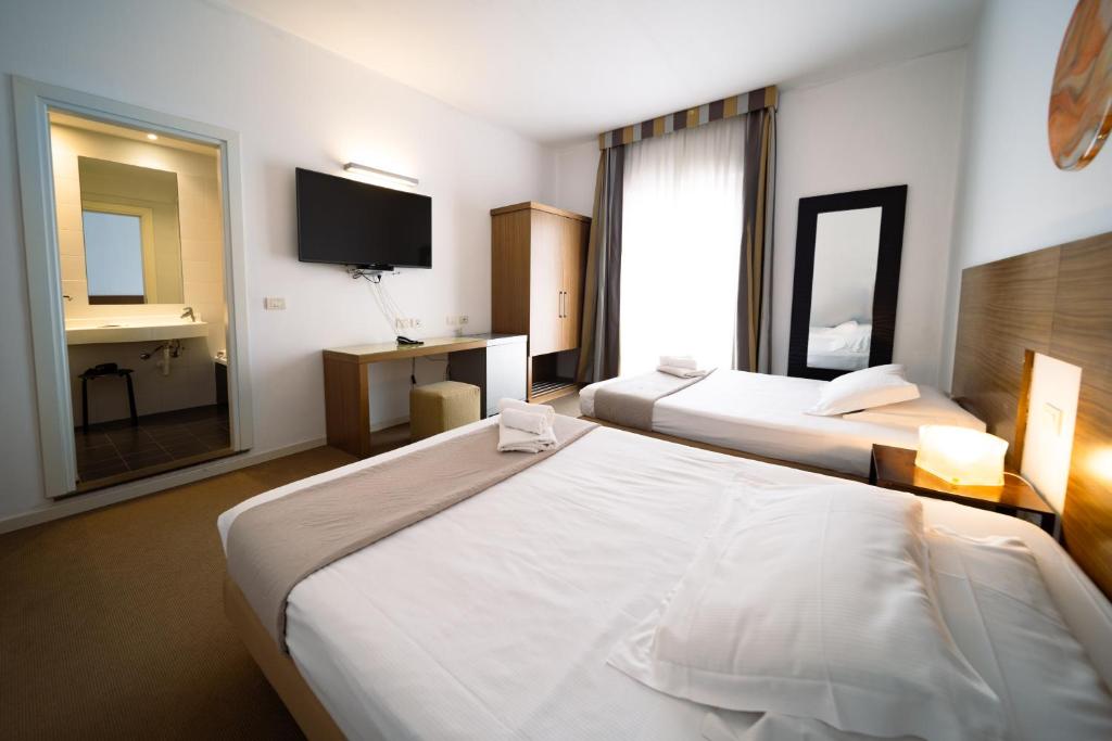 Postel nebo postele na pokoji v ubytování Hotel Trieste