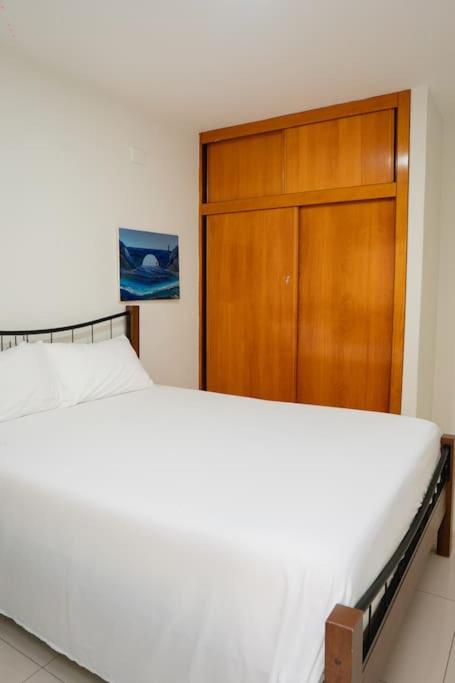 Postel nebo postele na pokoji v ubytování Nice And Modern with king size bed