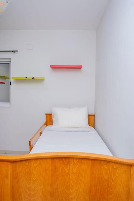 Postel nebo postele na pokoji v ubytování Nice And Modern with king size bed
