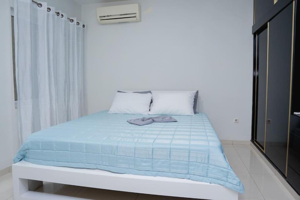 Postel nebo postele na pokoji v ubytování Nice And Modern with king size bed