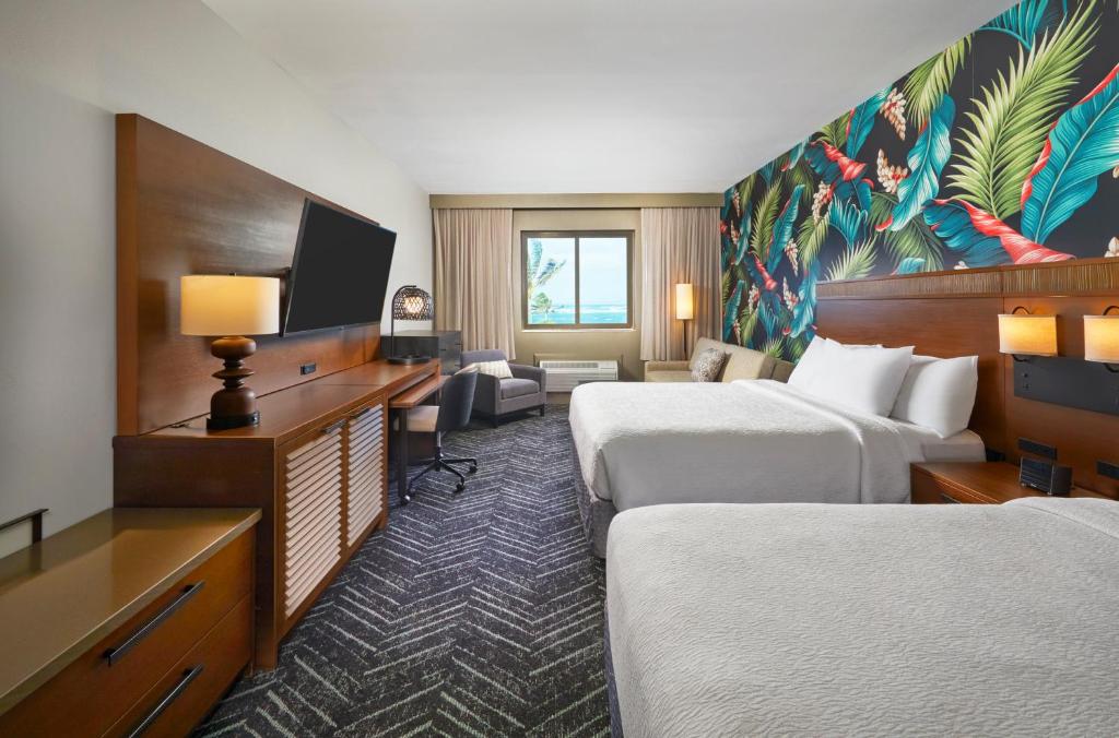 Cama ou camas em um quarto em Courtyard by Marriott Oahu North Shore