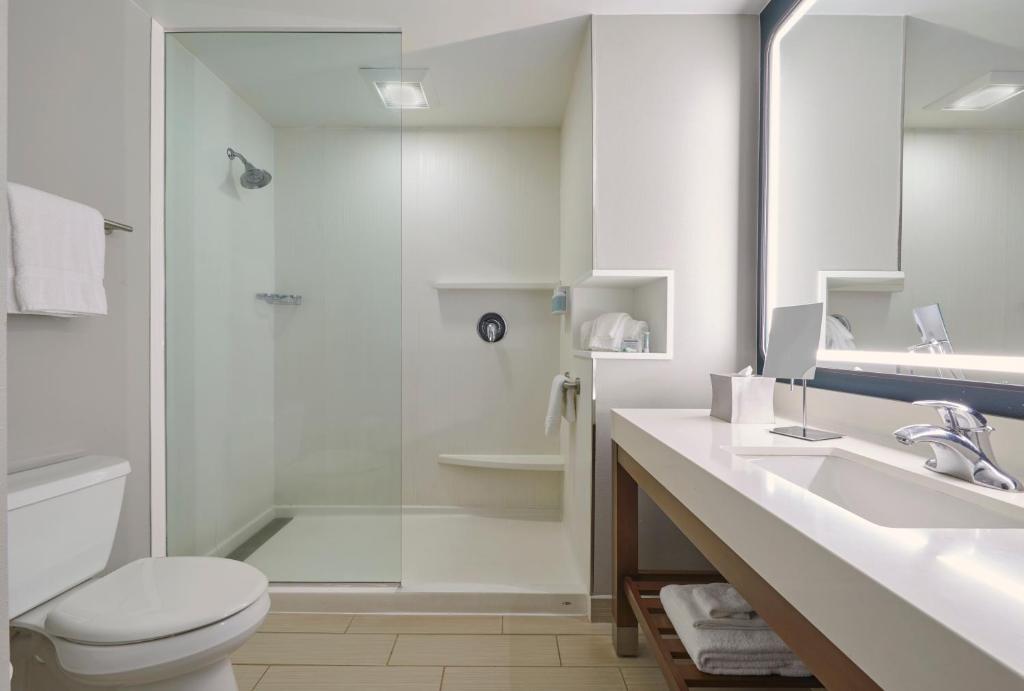 Um banheiro em Courtyard by Marriott Oahu North Shore