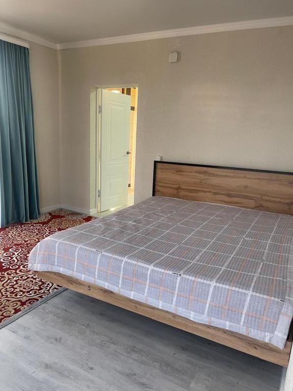 Postel nebo postele na pokoji v ubytování Гостевой дом Айкол