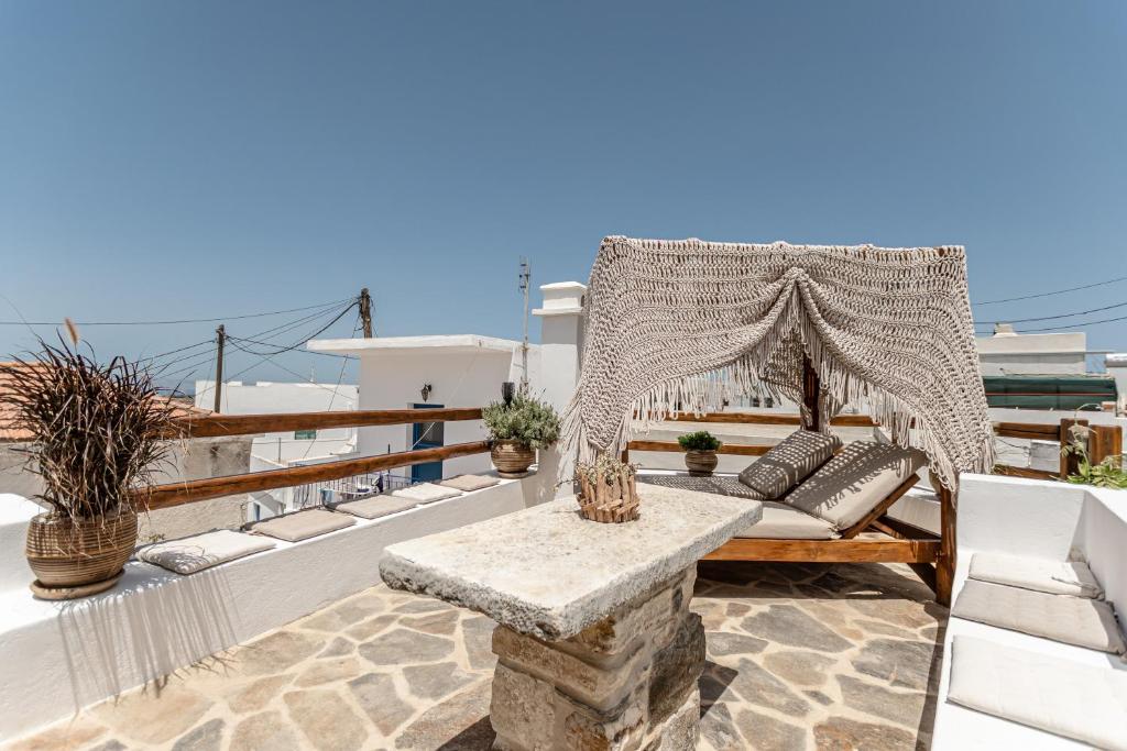 A balcony or terrace at Memorias Sangri Naxos