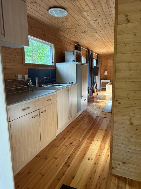 Kuchyň nebo kuchyňský kout v ubytování Granlunden stugor i Höllviken