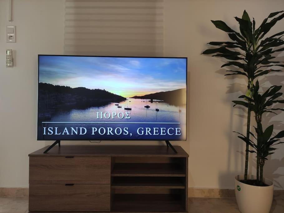 TV a/nebo společenská místnost v ubytování Lemon Tree House Poros