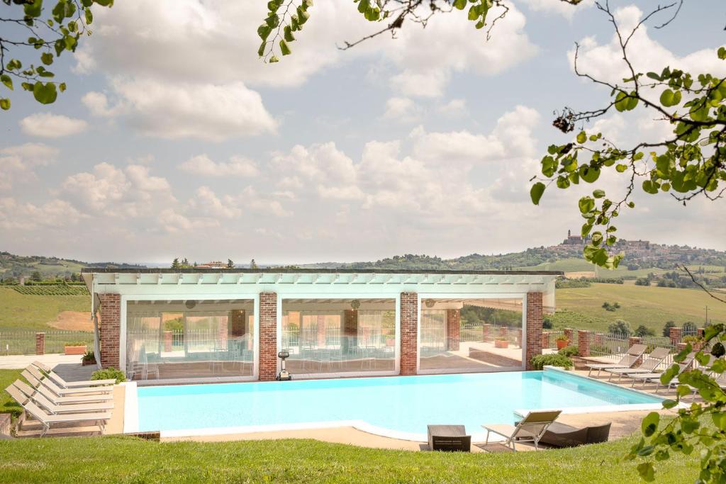 Bazén v ubytování BELVEDERE MONFERRATO Relais & Wellness nebo v jeho okolí