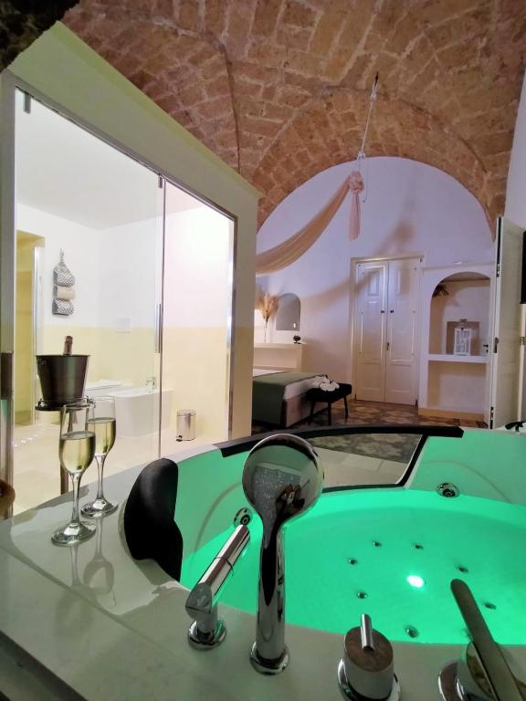 a room with a tub and glasses on a table at Suite Le Marie Room & Relax in Barbarano