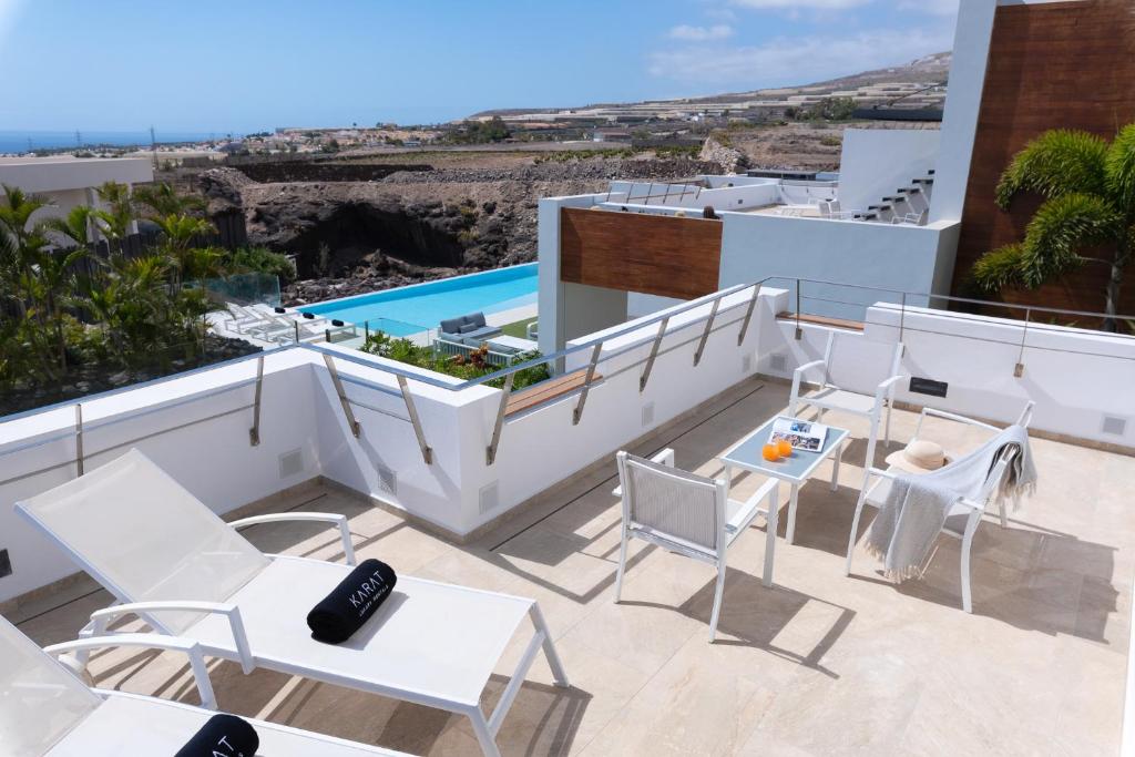 Bazén v ubytovaní KARAT Villa Playa Paraiso alebo v jeho blízkosti