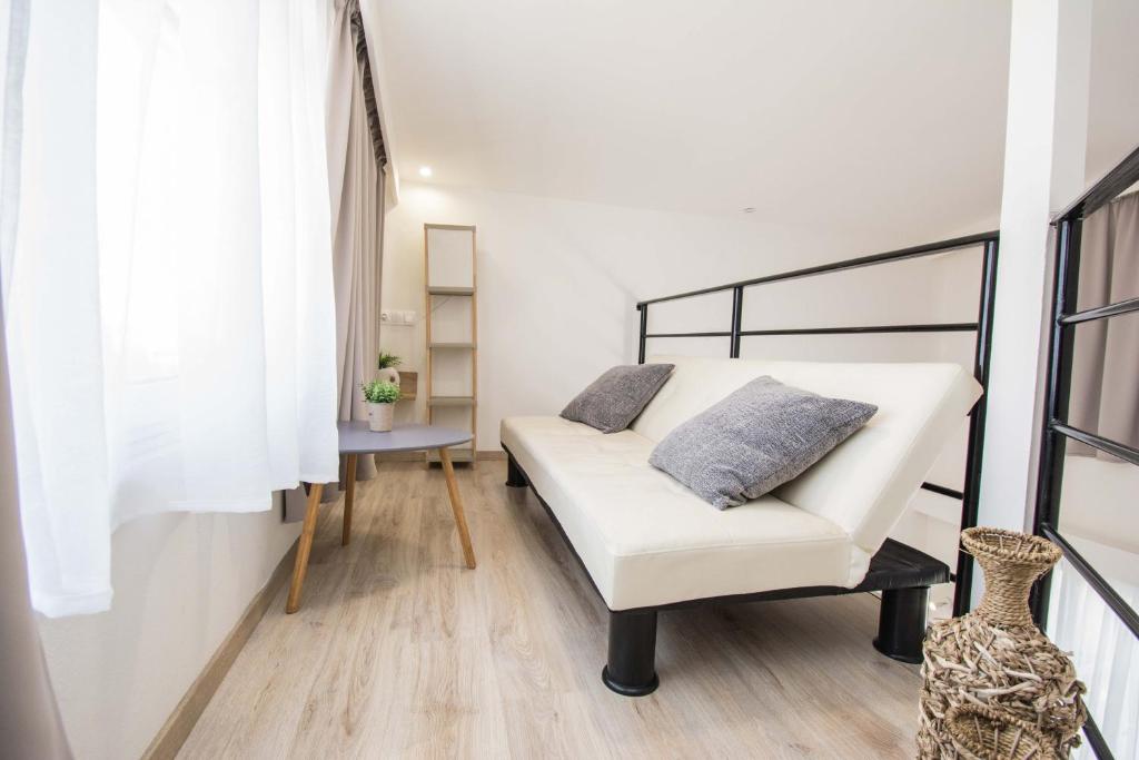 Postel nebo postele na pokoji v ubytování Michalianna Suites "by Checkin"