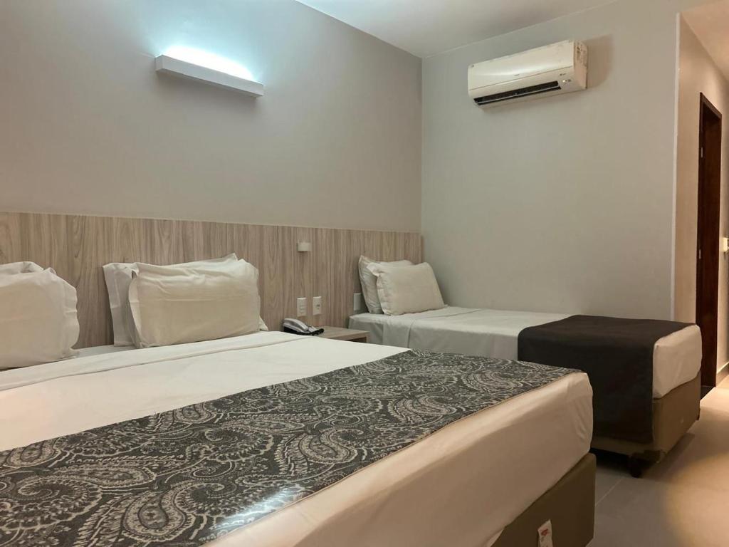 Postel nebo postele na pokoji v ubytování AlphaPark Hotel