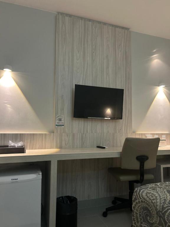 TV a/nebo společenská místnost v ubytování AlphaPark Hotel