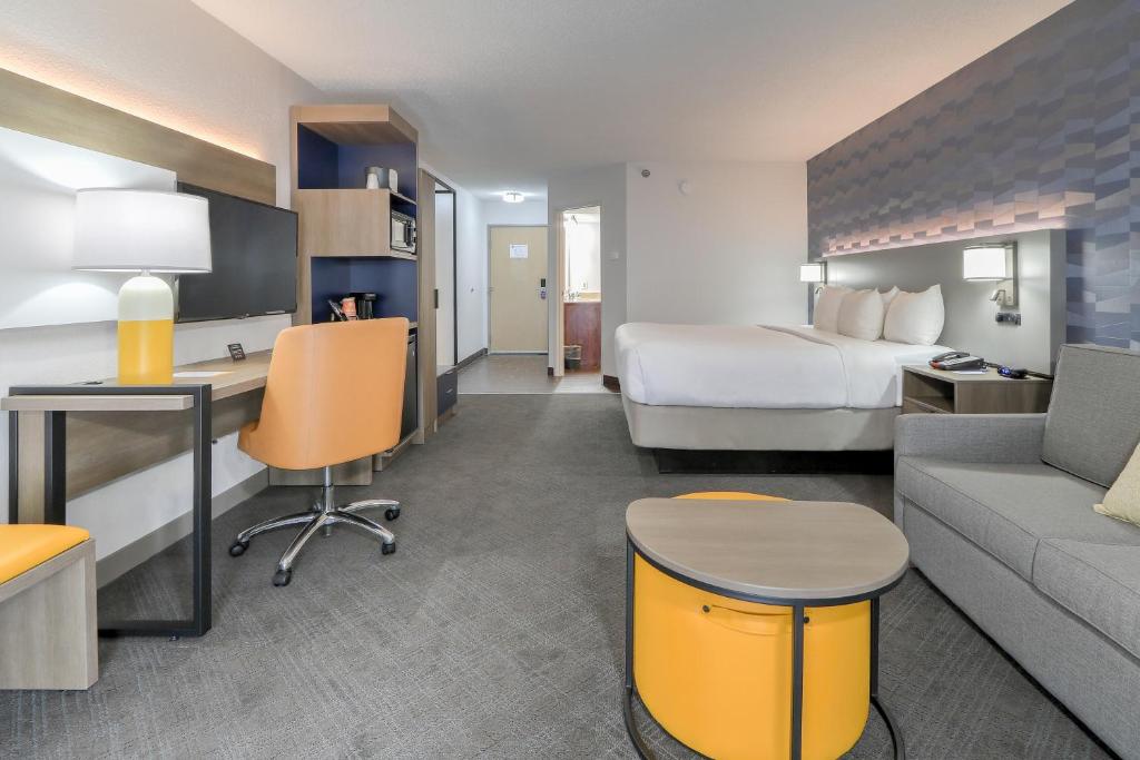 Comfort Inn & Suites at Dollywood Lane - 
