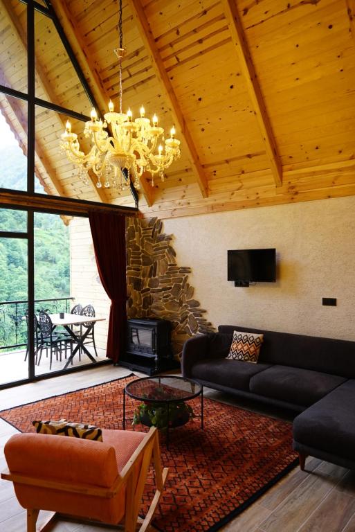 TV a/nebo společenská místnost v ubytování Walnut Bungalow