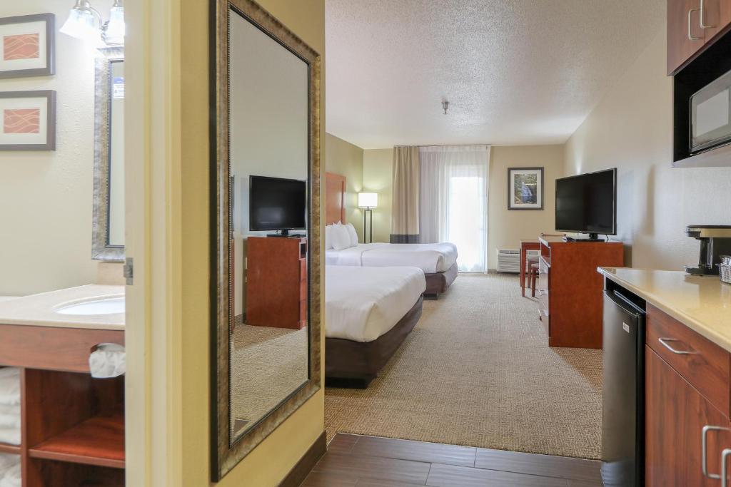 Comfort Inn & Suites at Dollywood Lane - Queen Room With Two Queen Beds - Non-Smoking