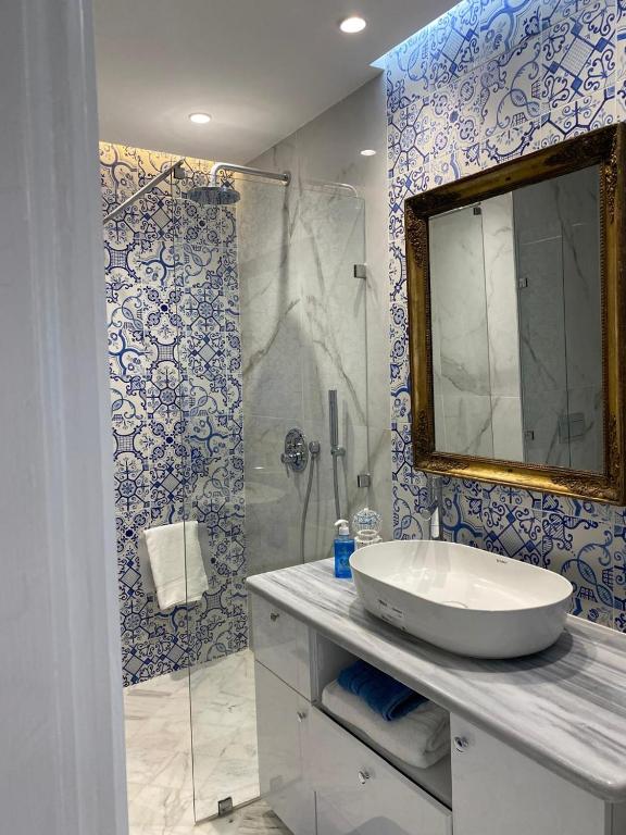 Bagno di Luxurious Sea View with Private Beach in Gammarth, Marsa