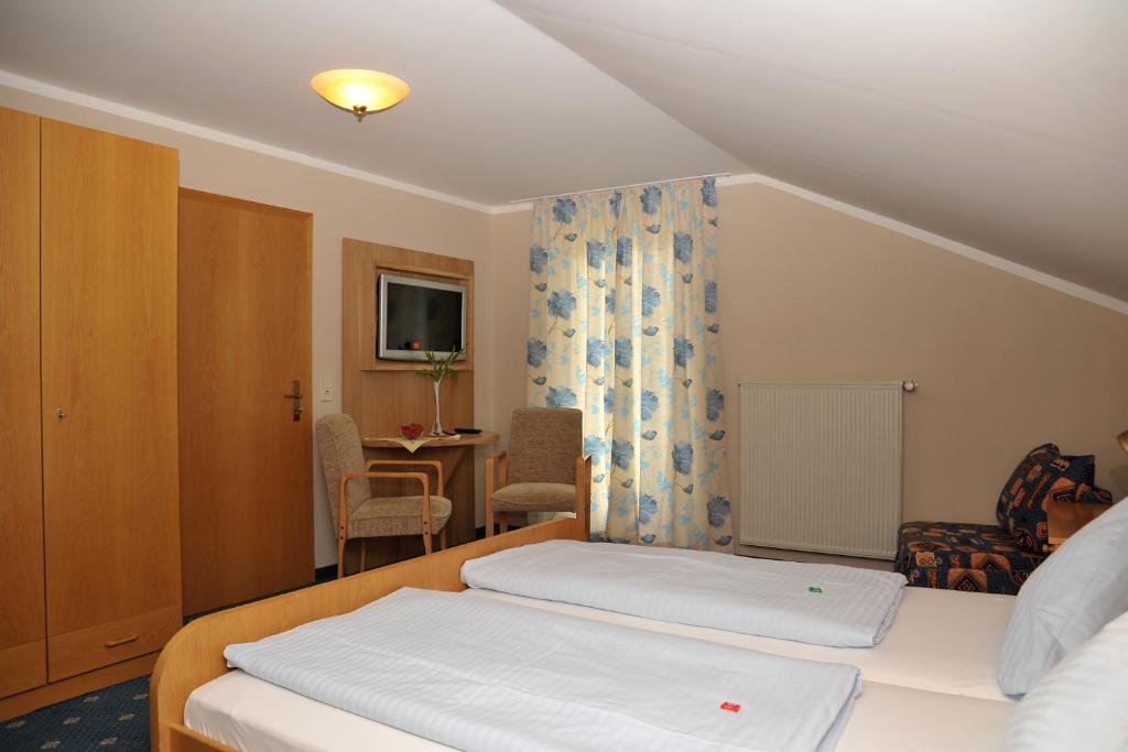 Postel nebo postele na pokoji v ubytování Gasthof Reiner