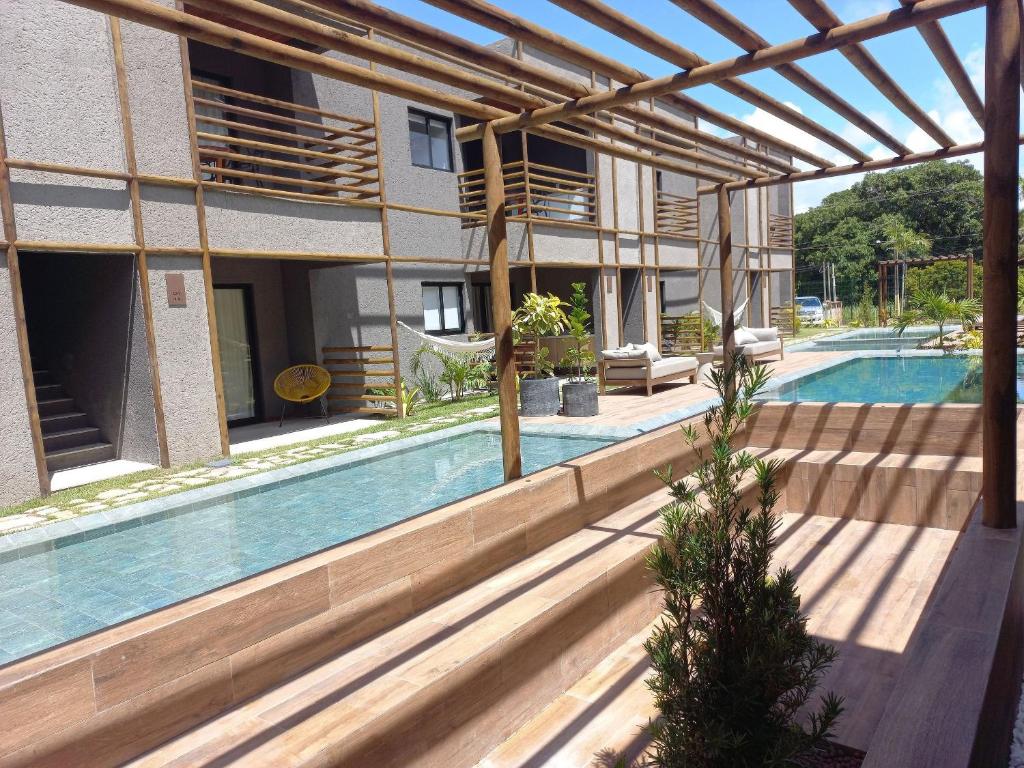 A piscina localizada em Villa Kamby Acomodações Rota dos Milagres ou nos arredores