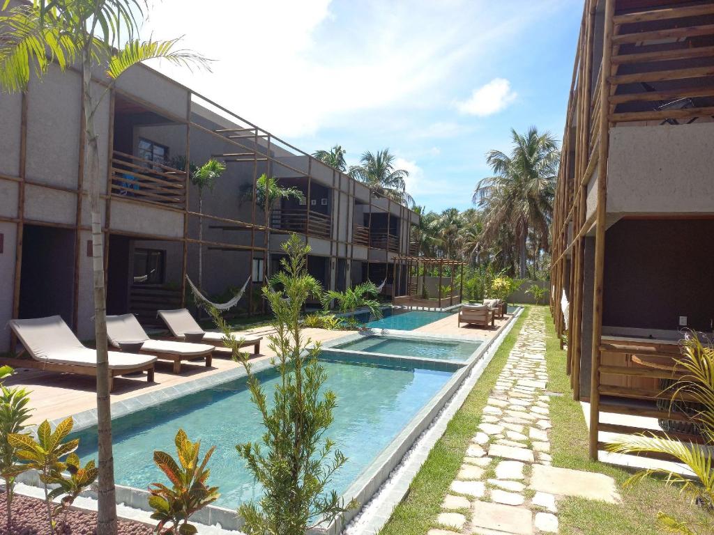 A piscina localizada em Villa Kamby Acomodações Rota dos Milagres ou nos arredores