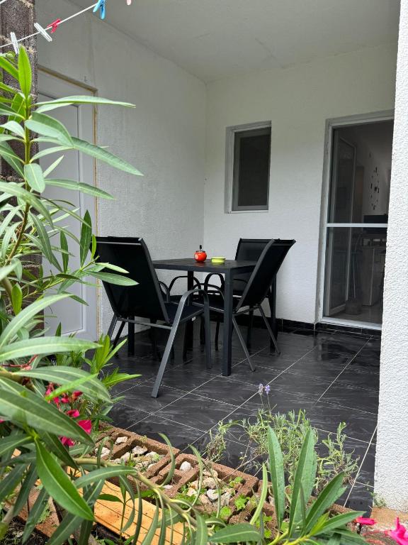 Vonkajšia záhrada v ubytovaní Studio Apartments MT