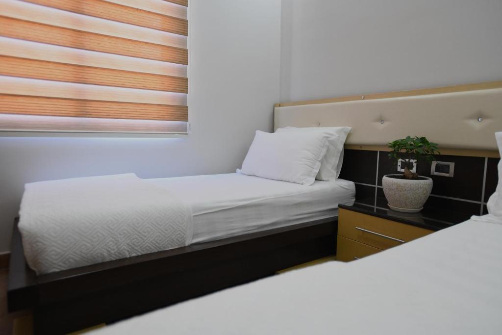 Llit o llits en una habitació de Hotel Gega