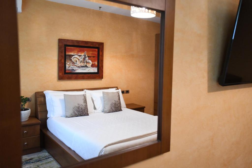 Llit o llits en una habitació de Hotel Gega