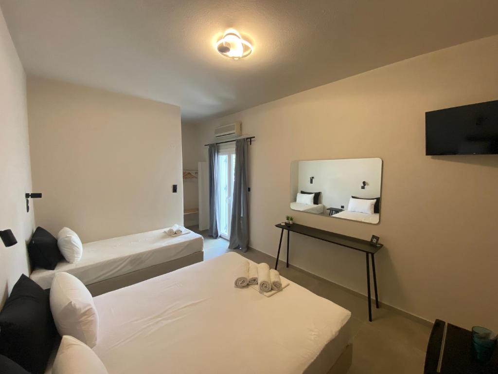 Postel nebo postele na pokoji v ubytování Mellow Paros
