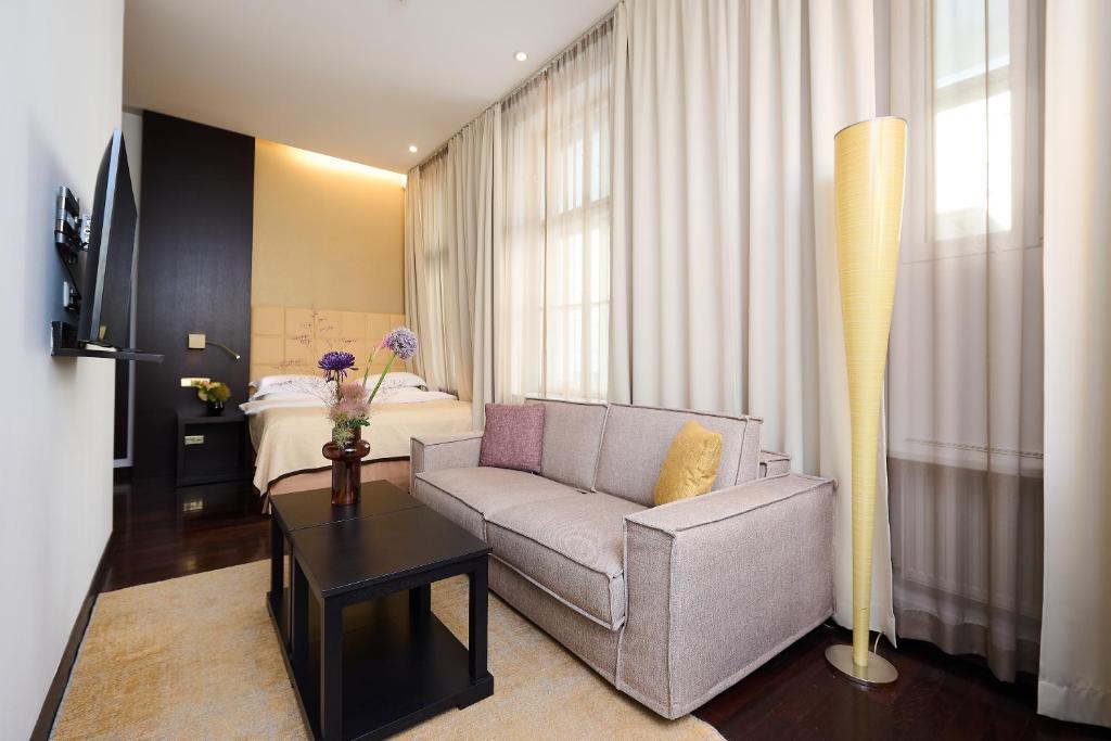 Telewizja i/lub zestaw kina domowego w obiekcie MyPlace Premium Apartments