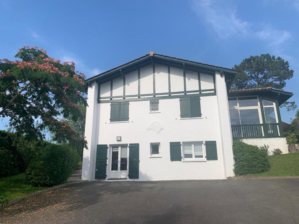 Photo de la galerie de l'établissement Charmante Maison Basque entre mer et Montagne proche St Jean de Luz, à Ascain