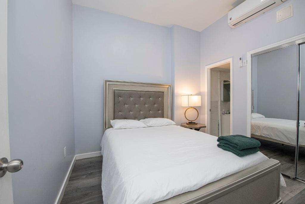 واحه دوبلکس 5 خوابه تماشایی تایمز اسکوئر - Spectacular Times Square 5 Bedroom Duplex Oasis، واحه دوبلکس 5 خوابه تماشایی تایمز اسکوئر