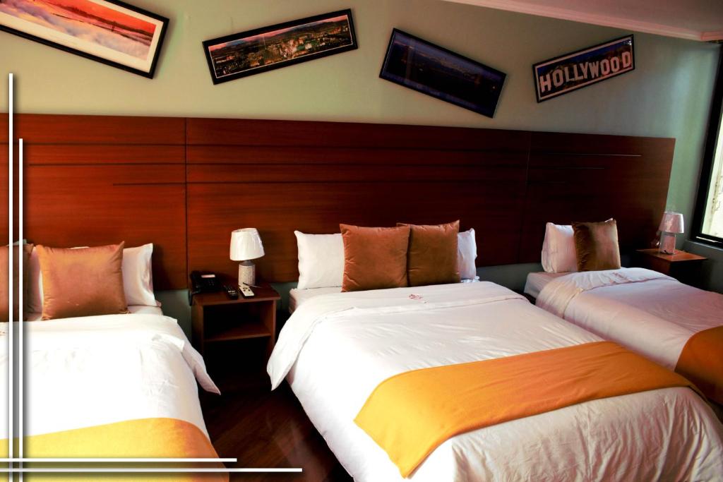 Postel nebo postele na pokoji v ubytování HOTEL MADURAI
