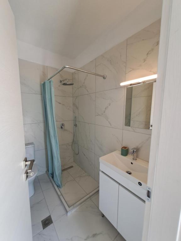 Koupelna v ubytování Tessera - Exclusive Stylish Maisonette in Kriopigi