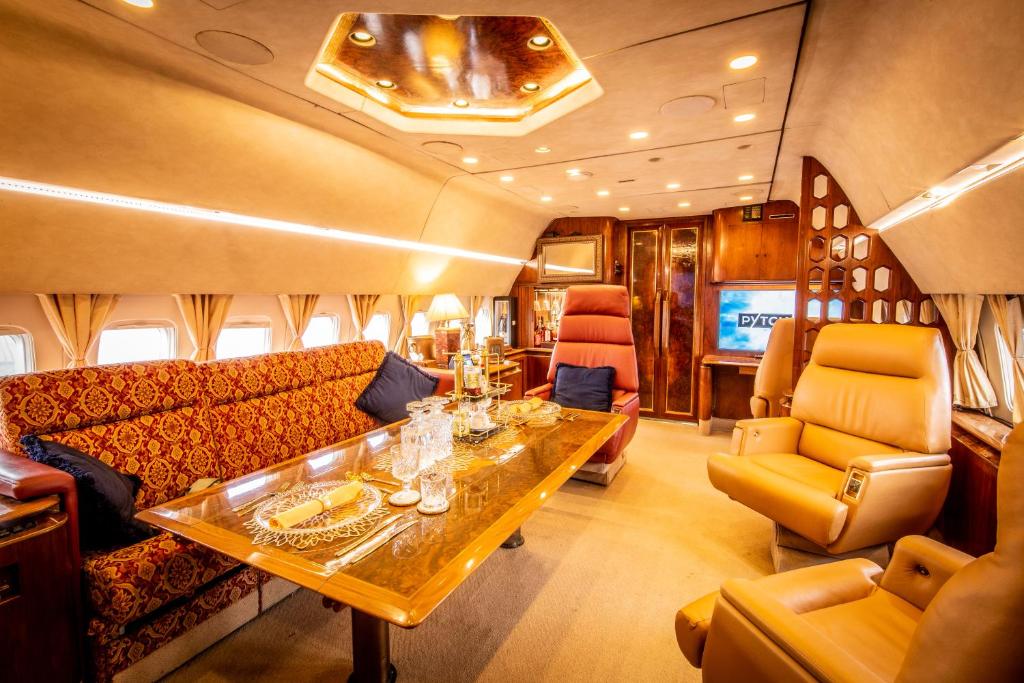 Posezení v ubytování Boeing 727 Airliner Private Jet
